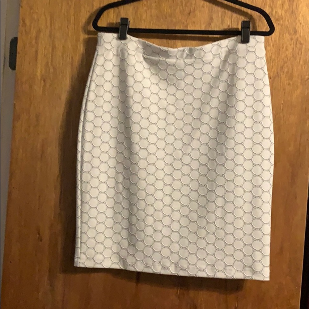 Tabatha white lacy sweatshirt-like pencil skirt